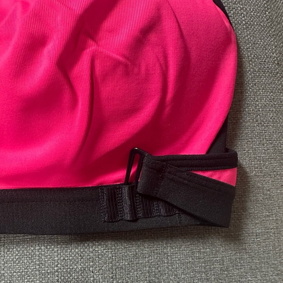 Victoria's Secret NWT , the ultimate cross-train sport push up bra - Picture 2 of 6